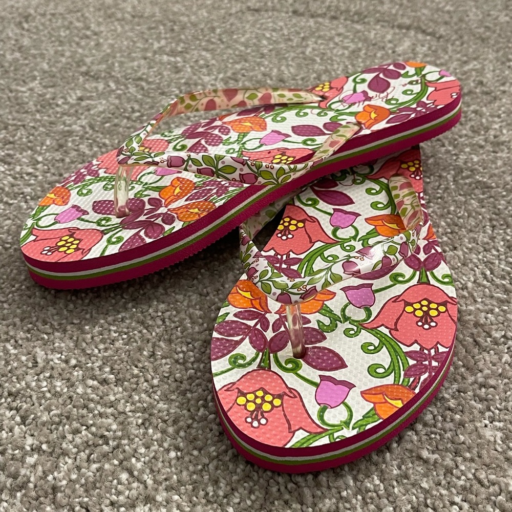 New Vera Bradley flip-flops size 7
